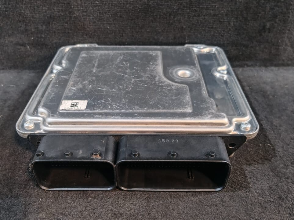 BMW 3 F30 F35 F31 ENGINE CONTROL UNIT/MODULE ECU ONLY OEM - 8470176