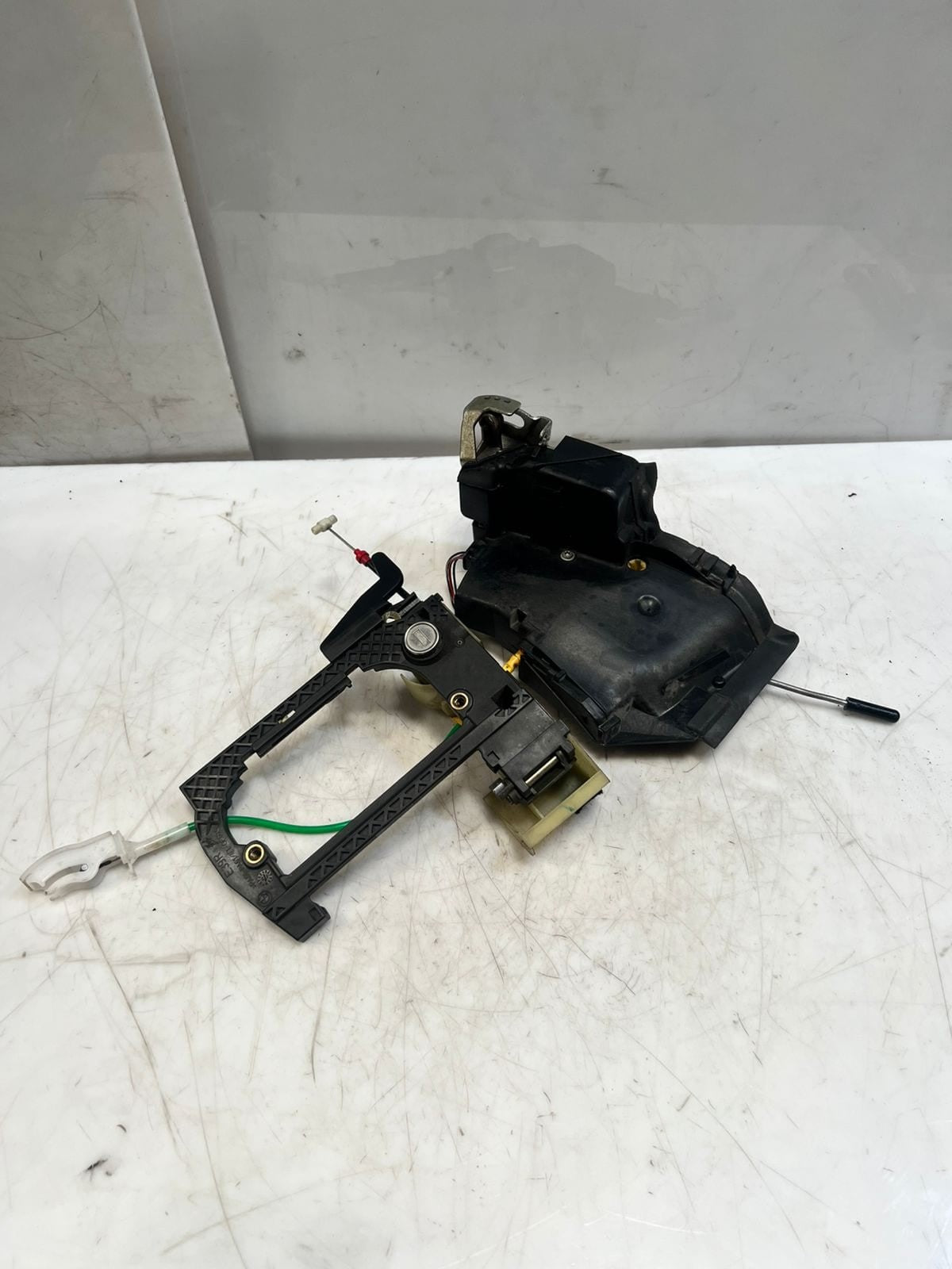 BMW 5 Series E39 Front Door Lock Mechanism Front Right 8235114 OEM