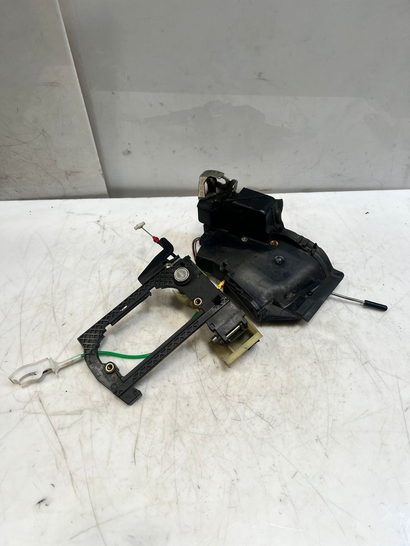 BMW 5 Series E39 Front Door Lock Mechanism Front Right 8235114 OEM