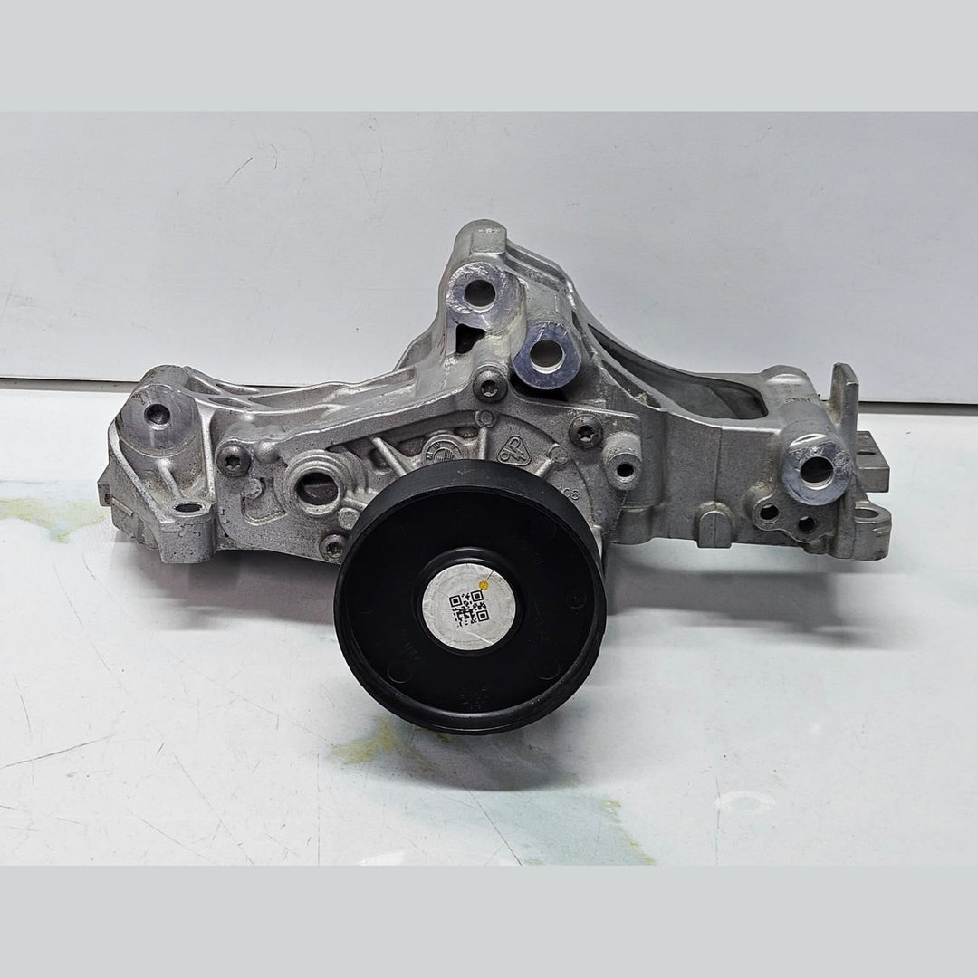 2017-2020 BMW 540i G30 G11 B58 Water Pump With Support 7643067 OEM