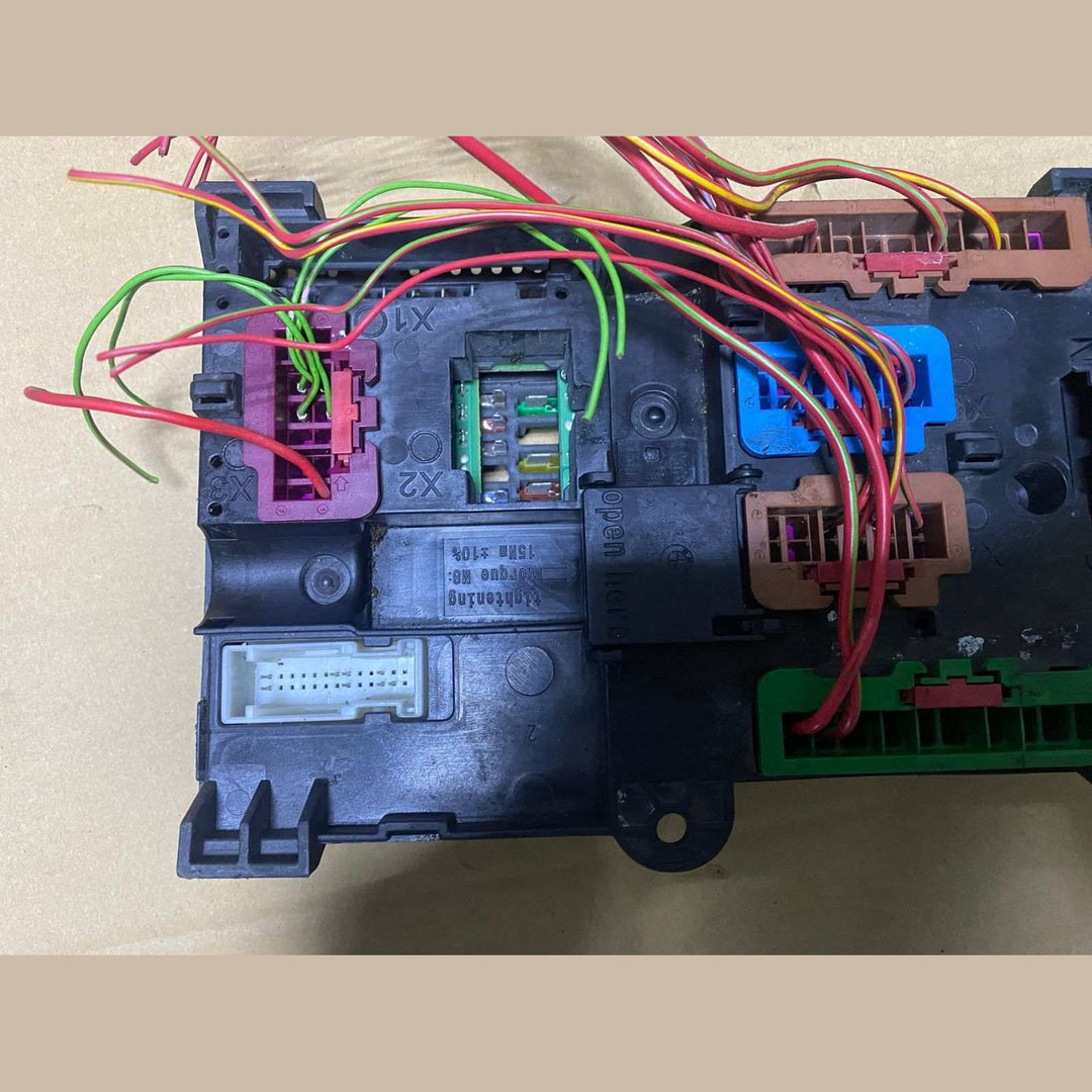 2018-2023 BMW 530e Power Distribution Box 6837091 530I 540I 740I