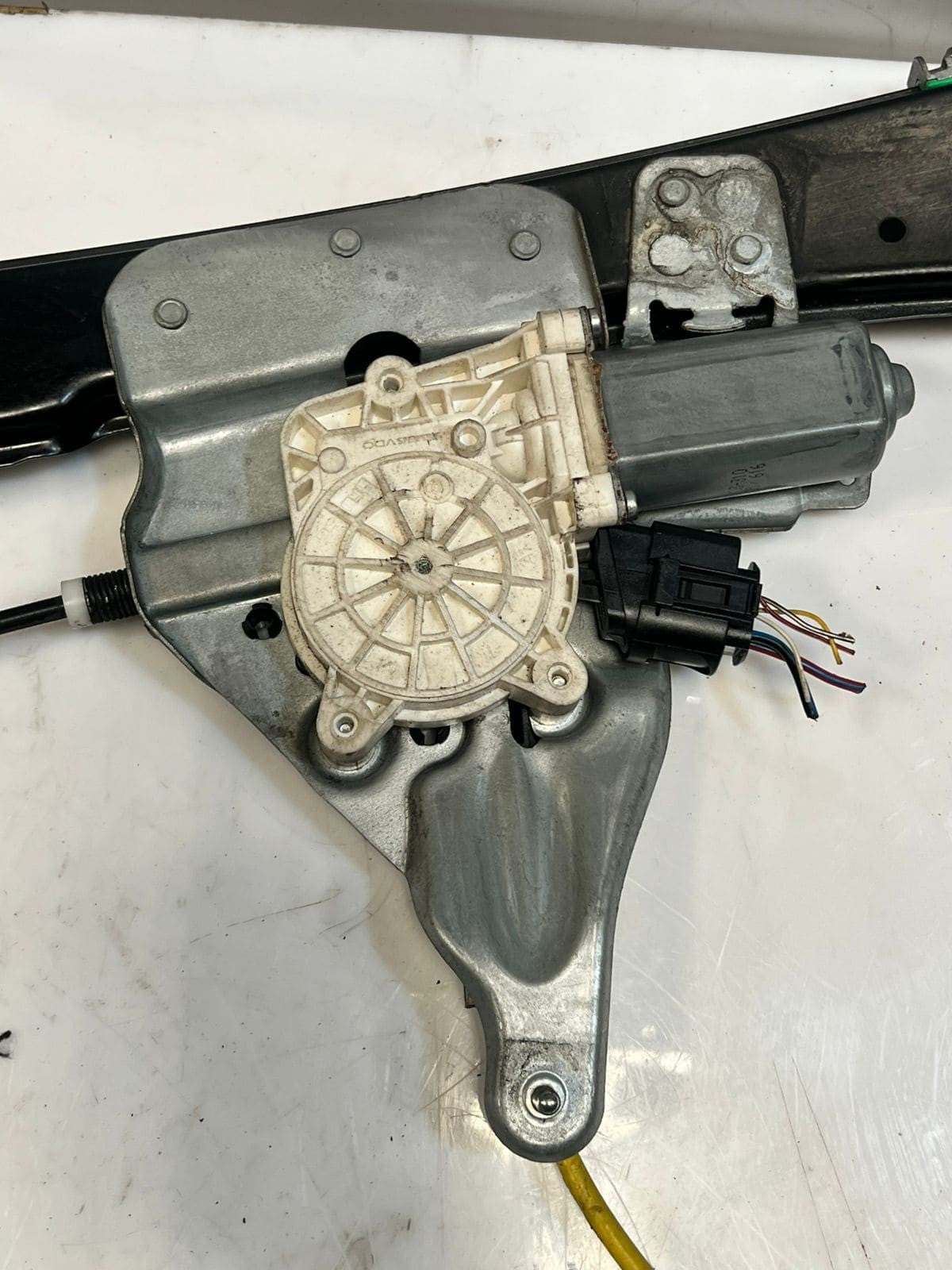 BMW 6 Series E63 E64 Front Door Window Regulator With Motor Front Left 7008623