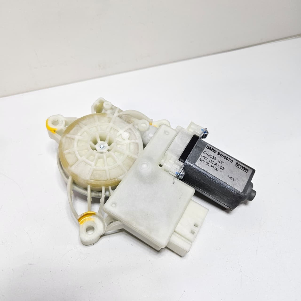 2019-2025 BMW X5 G05 X7 G07. Door Window Motor 9450070 Front Right