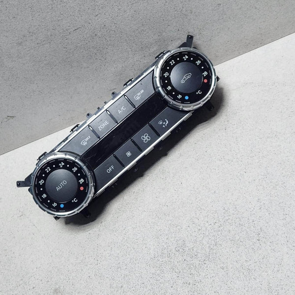 Mercedes-Benz Climate Control Unit A2049003803 C CLASS W204