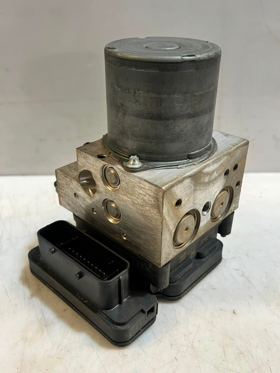 2011-2016 BMW 5' F10 F11 528i ABS HYDRAULIC Pump Assembly 6797668 OEM