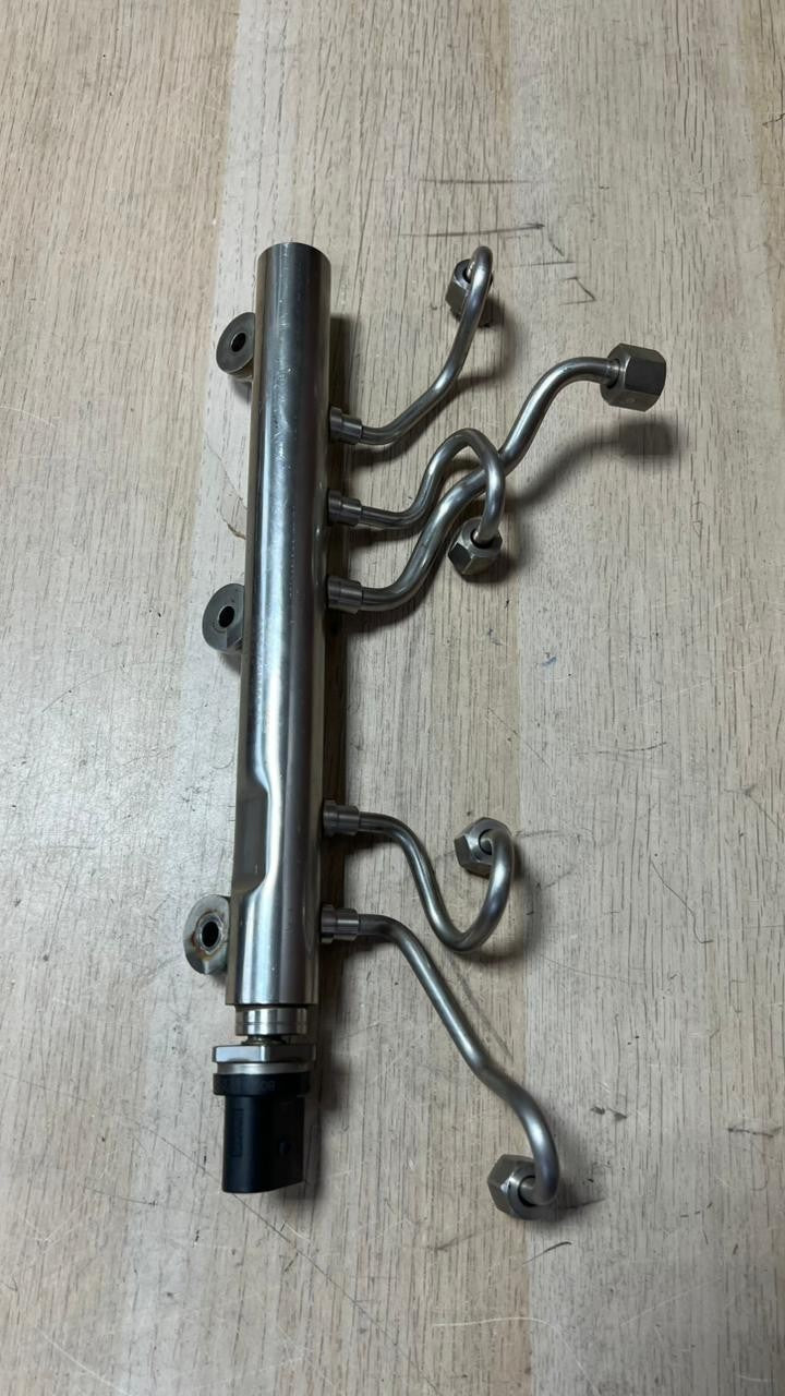 BMW F10 M5 S63N Fuel Rail Petrol High Pressure Injection Tube Cyl. (5) 7599868