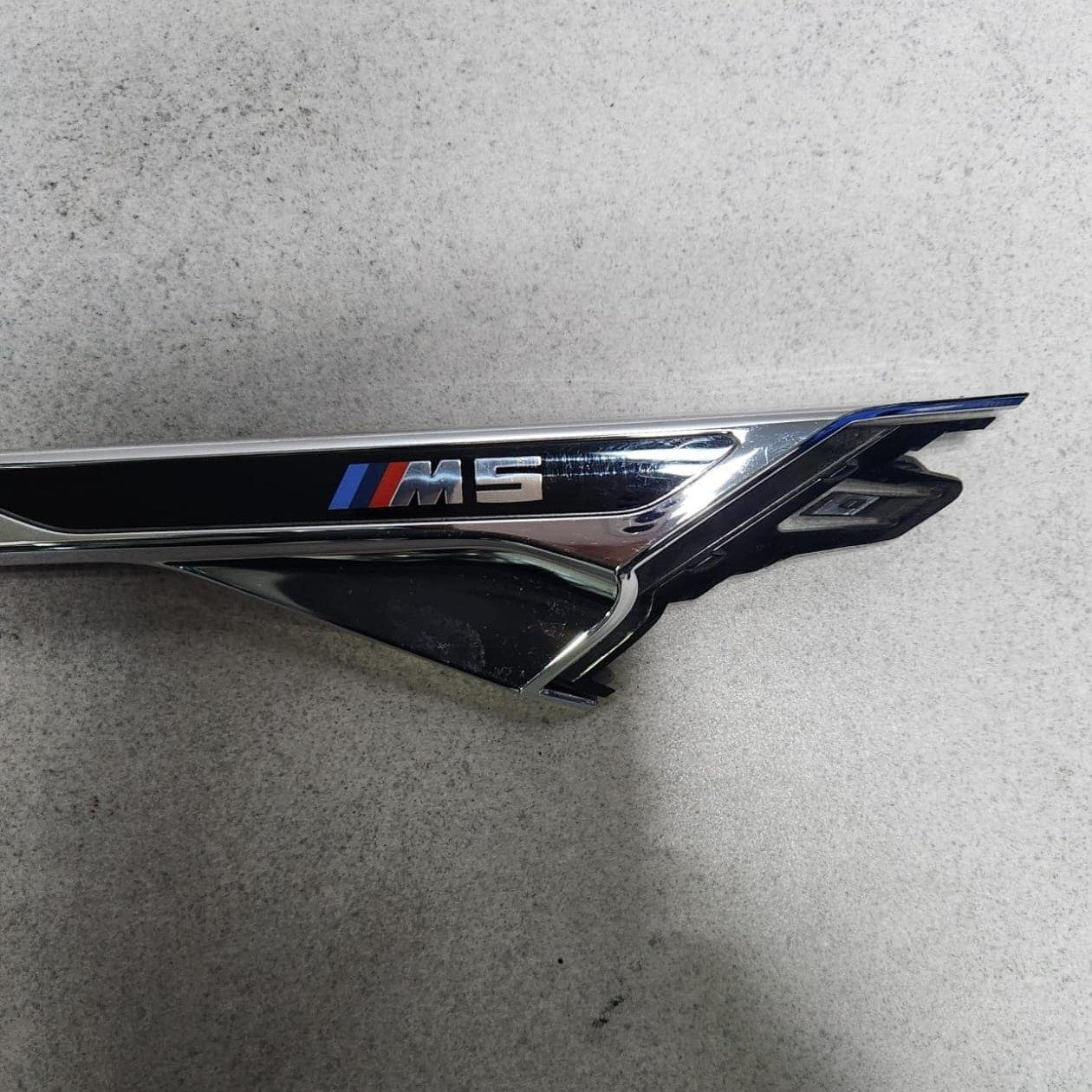 2016-2023 BMW M5 Front Fender Air Duct Trim 8063206 M5 F90