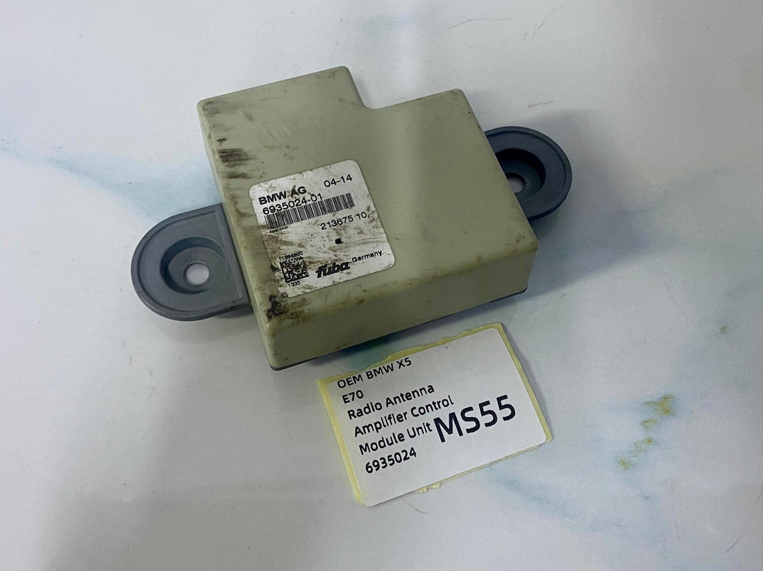 OEM BMW X5 E70 Radio Antenna Amplifier Control Module Unit 6935024