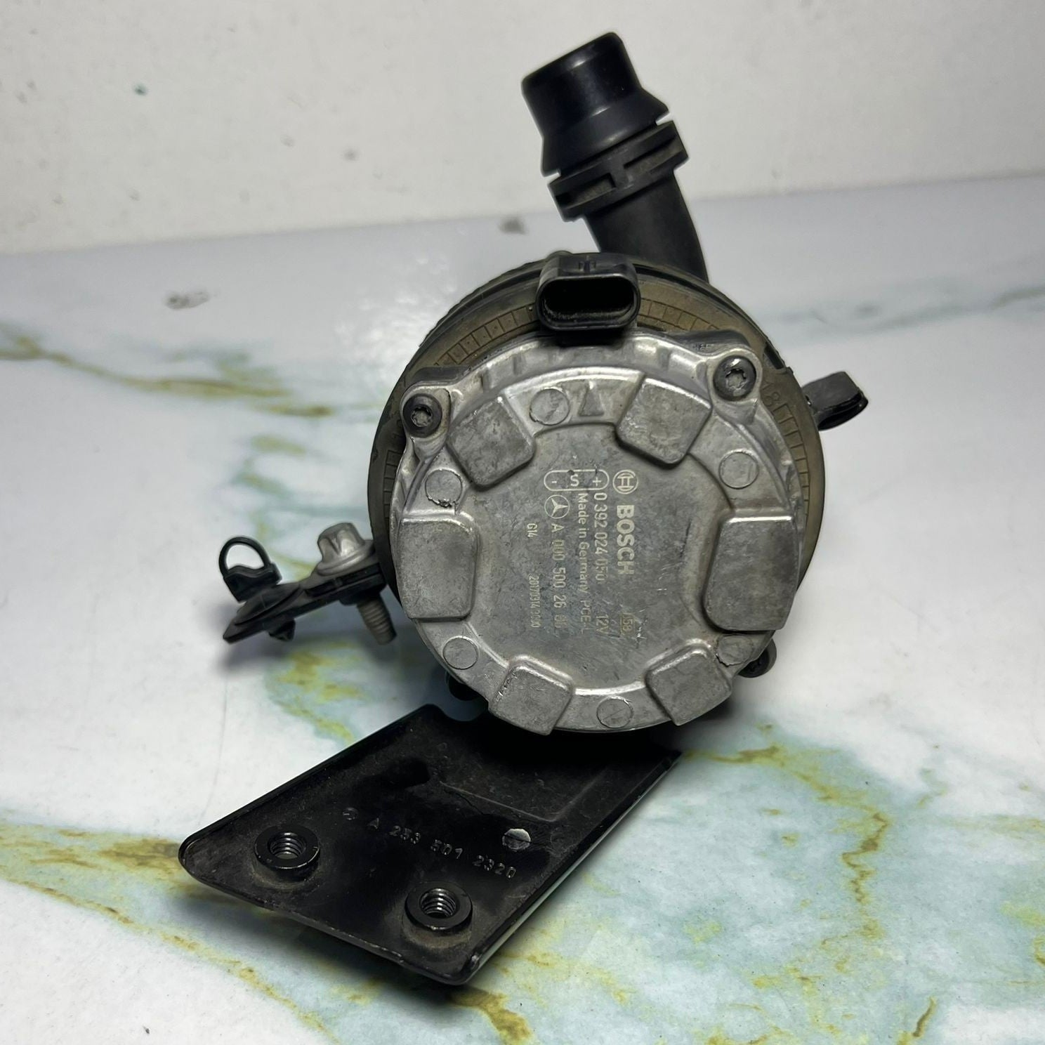 Mercedes-Benz C300 W205 W222 GLC Engine Auxiliary Water Pump Bosch A000 5002686