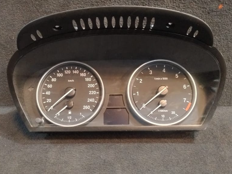 BMW X5 E70 INSTRUMENT CLUSTER SPEEDOMETER KM/H P/N 9236810