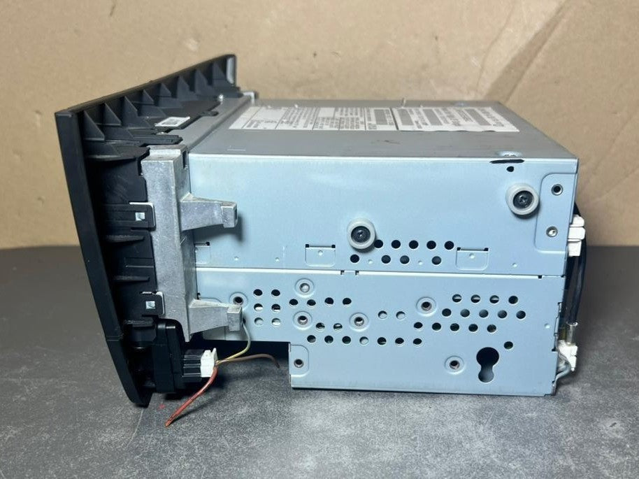 Mercedes W204 Navigation Command Radio Audio Head Unit CD Player A204 9006409