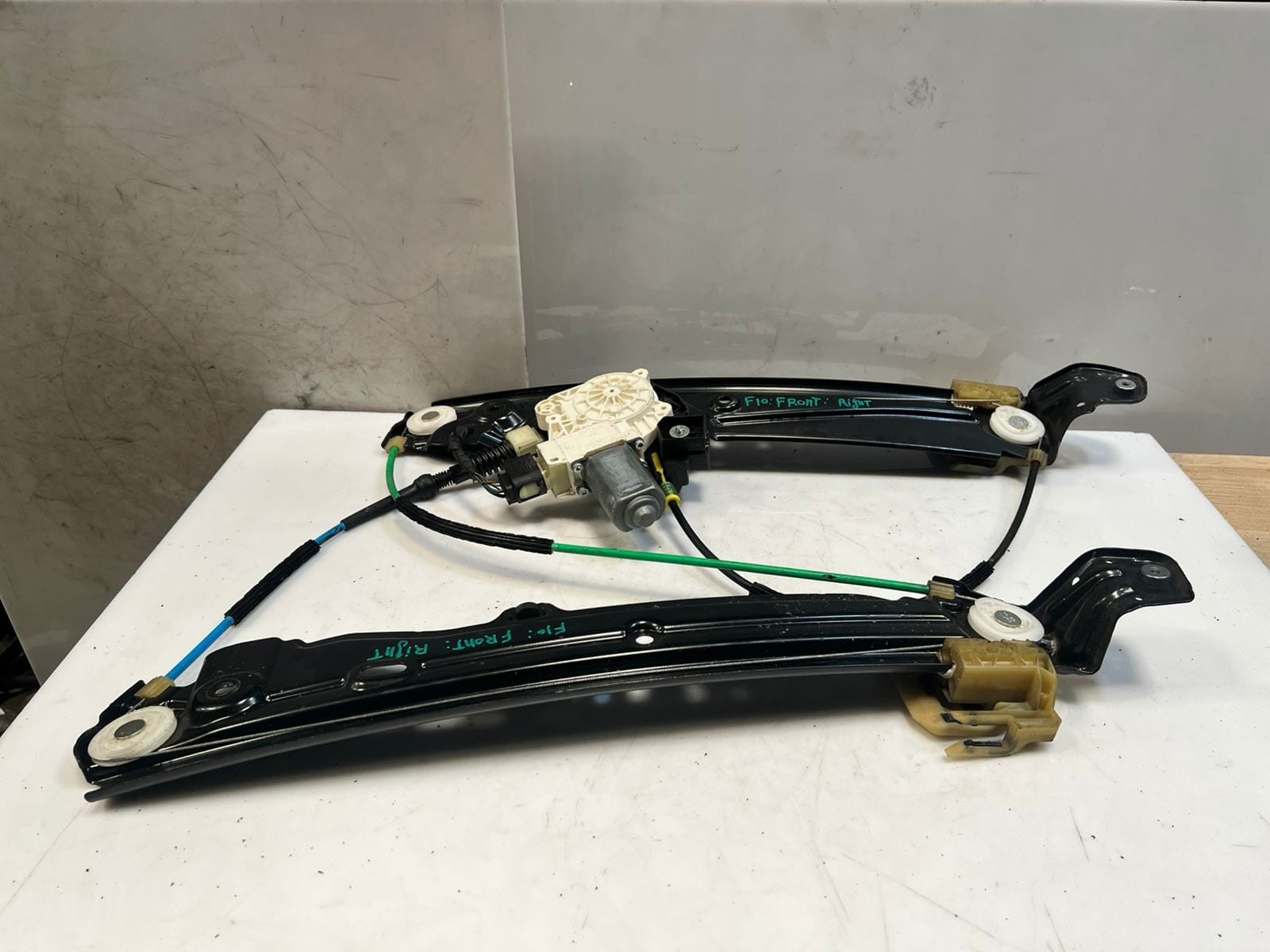2014 BMW M5 F10 Front RIGHT Door Window Regulator With Motor 7182112 OEM