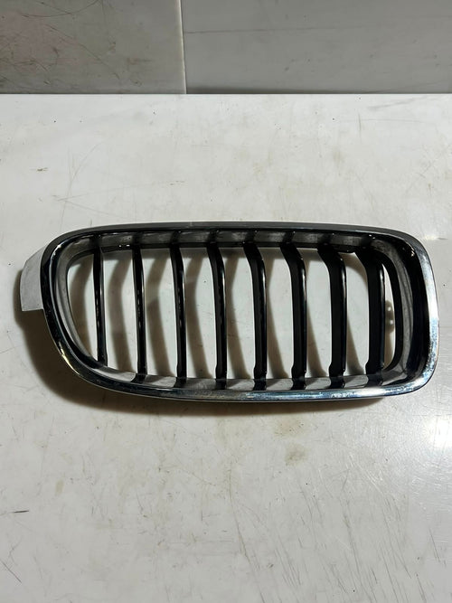 2016-2018 BMW 3 Series F30 F31 F35 F80 330e Front BUMPER Grille 7295442 OEM