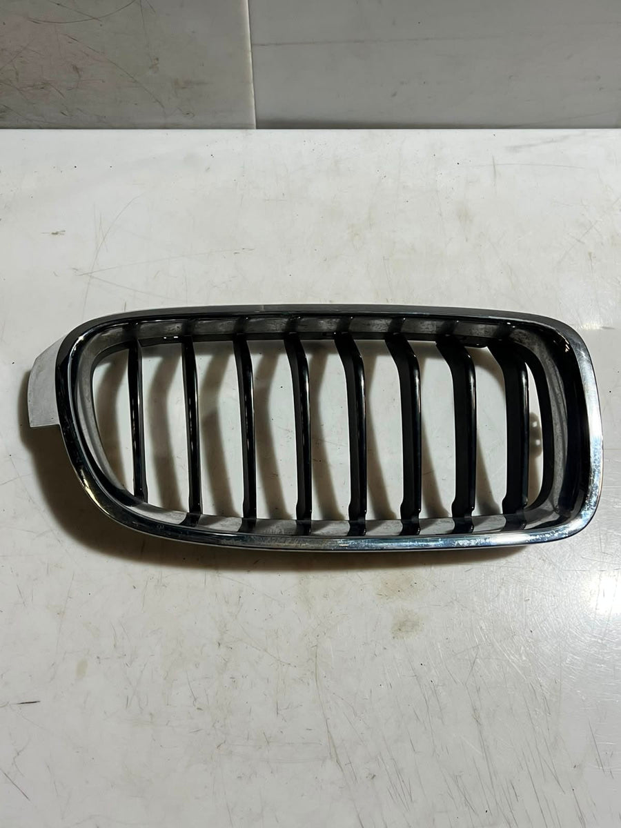 2016-2018 BMW 3er F30 F31 F35 F80 330e Frontstoßstangengitter 7295442 OEM