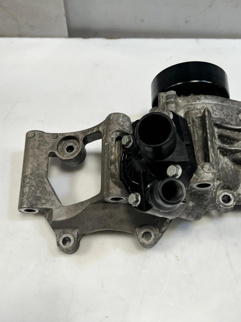 Mini Cooper F55 F56 F57 F45 F46 Coolant Water Pump Support Bracket 2381337