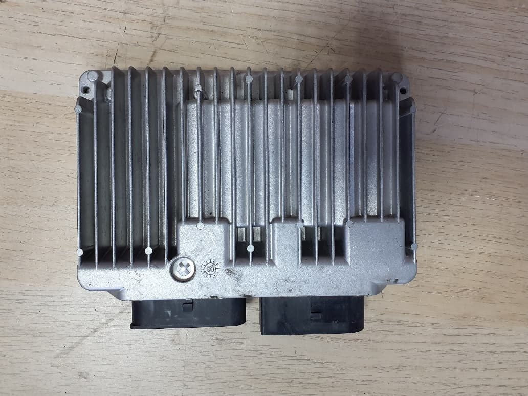 2004-2006 BMW 760i Engine Control Module 7520469 545i, 550i, 760i, and 760Li 