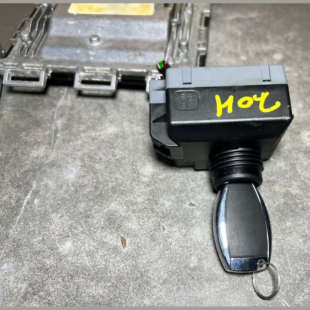 10-14 Mercedes-Benz W204 ECU Engine Control Module Ignition Key Switch SET OEM
