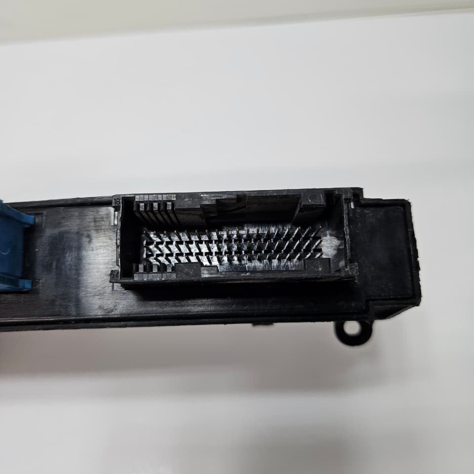 OEM BMW E87 1 SERIES BODY CONTROL MODULE 6983304