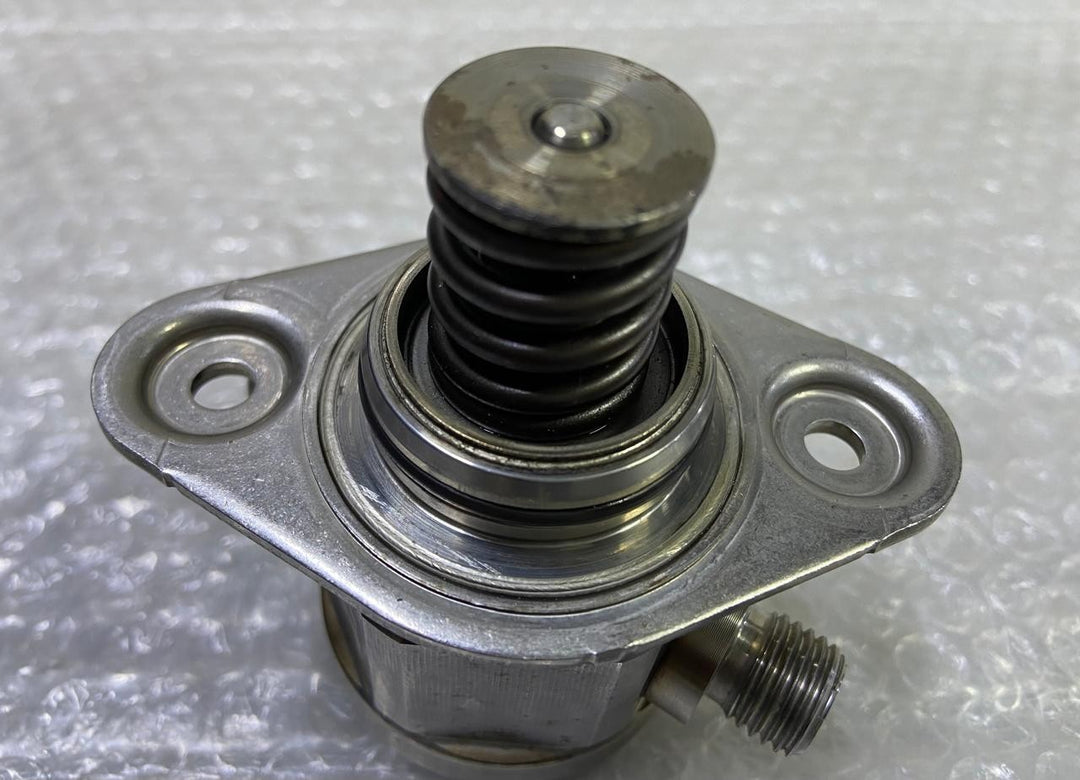 OEM BMW F20 F22 F11 Petrol N55 High Pressure Fuel Injection Pump 7610761 BOSCH
