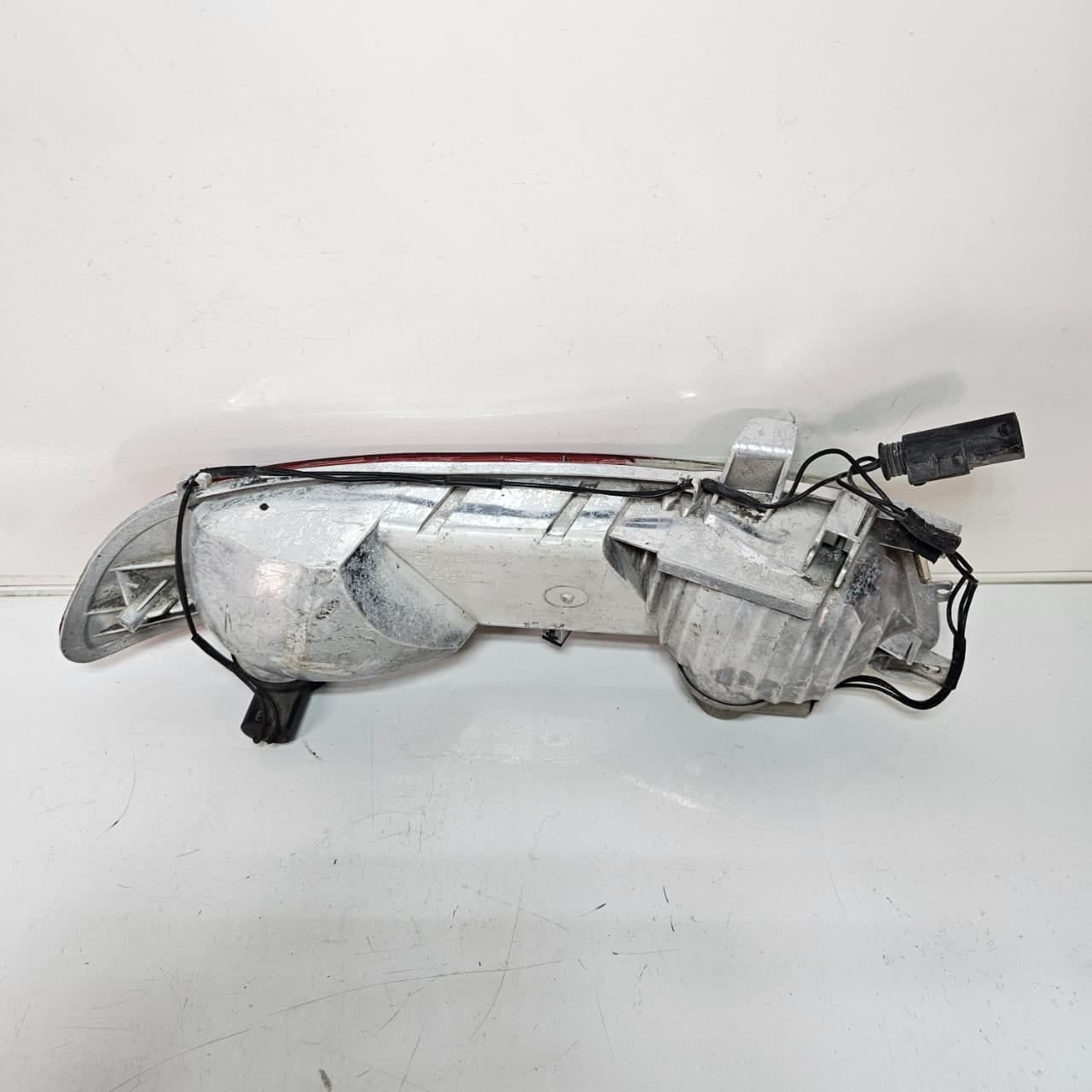 6911900-2004-2005 BMW 6 Series E63 E64 645Ci Taillight Rear Lower Right OEM