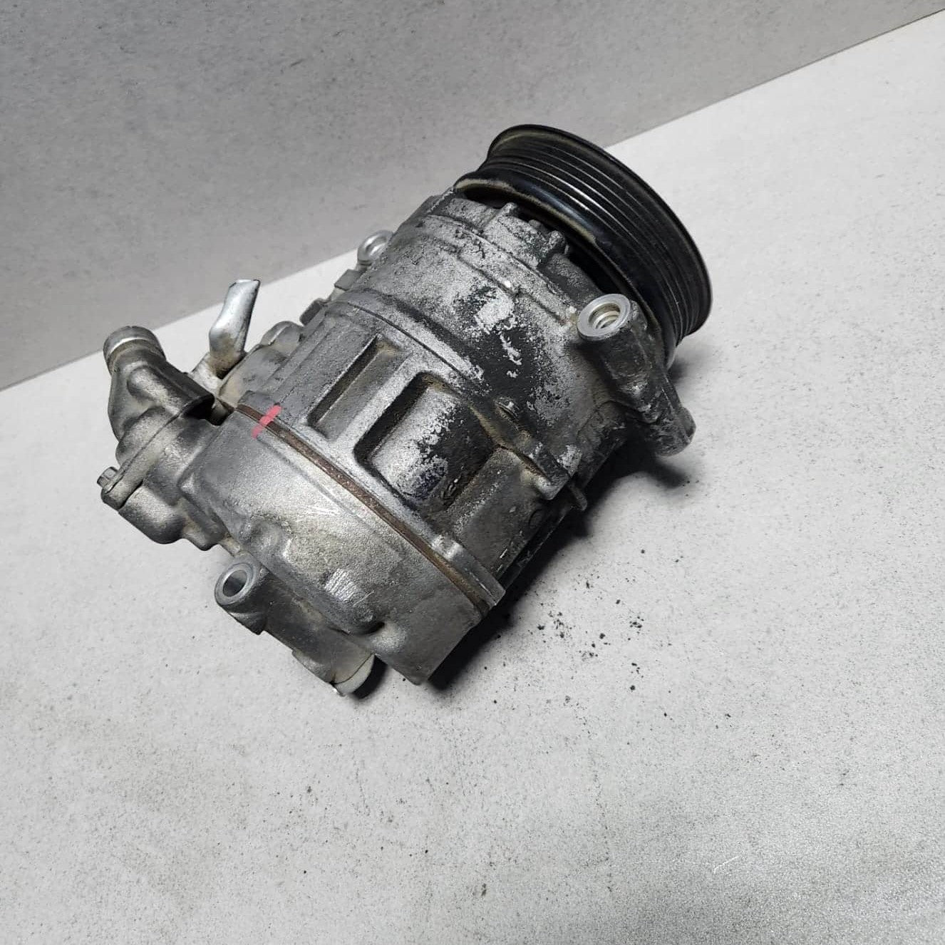 2006-2007 BMW 525i Air Conditioning Compressor 6956715 E60 E61 E63 E64 E65 E66