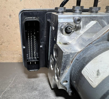 15-20 Mercedes W213 E-Class ABS Anti Lock Brake Pump Module A213 4315900 OEM