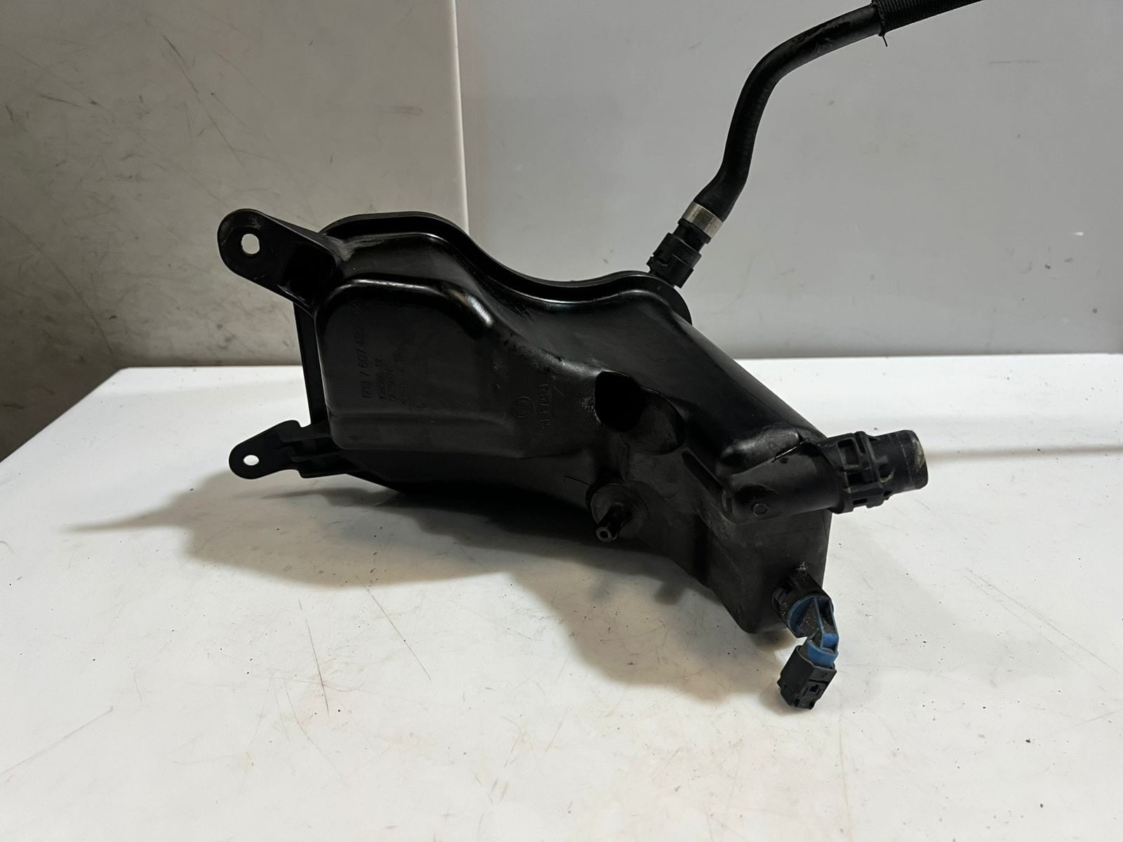 2006-2013 BMW E90 E91 E92 E93 E82 E84 335 330 Coolant Expansion Tank 7607482 OEM
