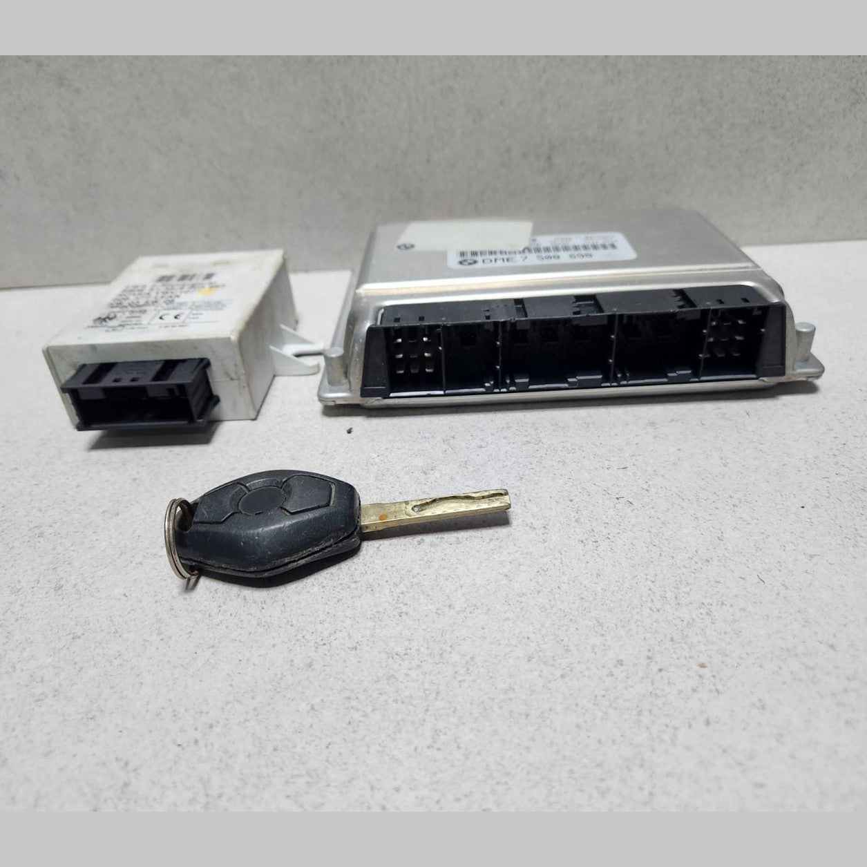2000-2006 BMW X5 Engine Control Module 7508698 X5 E53 4.4L M62