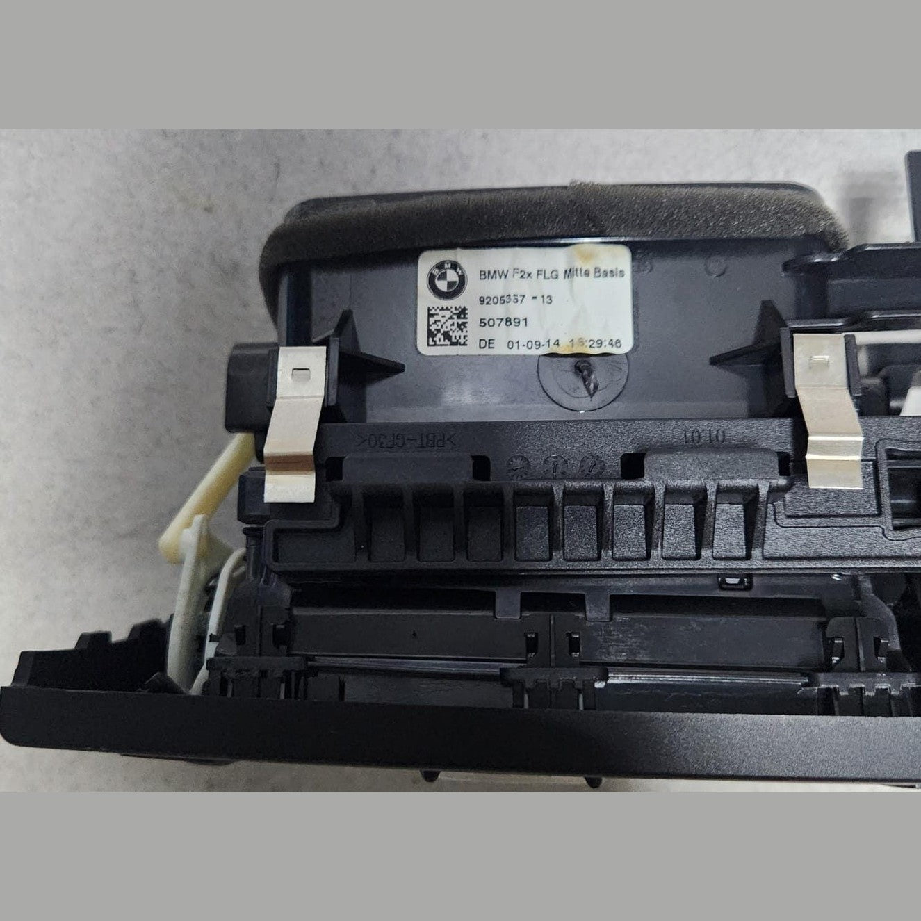 BMW Dashboard Center Air Vent 92053571 Series F20 F21, 2 Series F22 F23