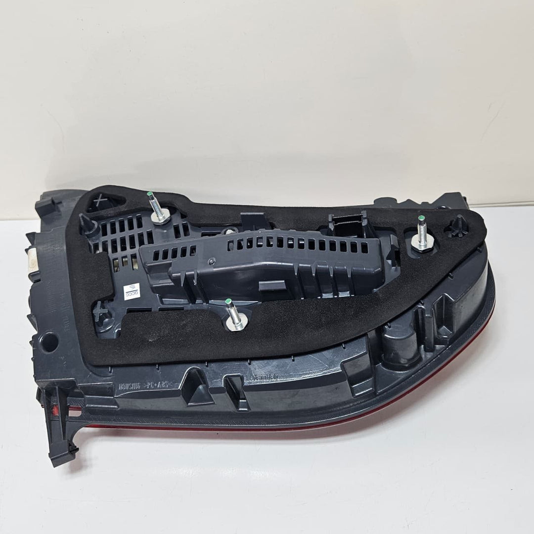 OEM BMW 7 Series G11 G12 Tailgate Light Right Side 2583244