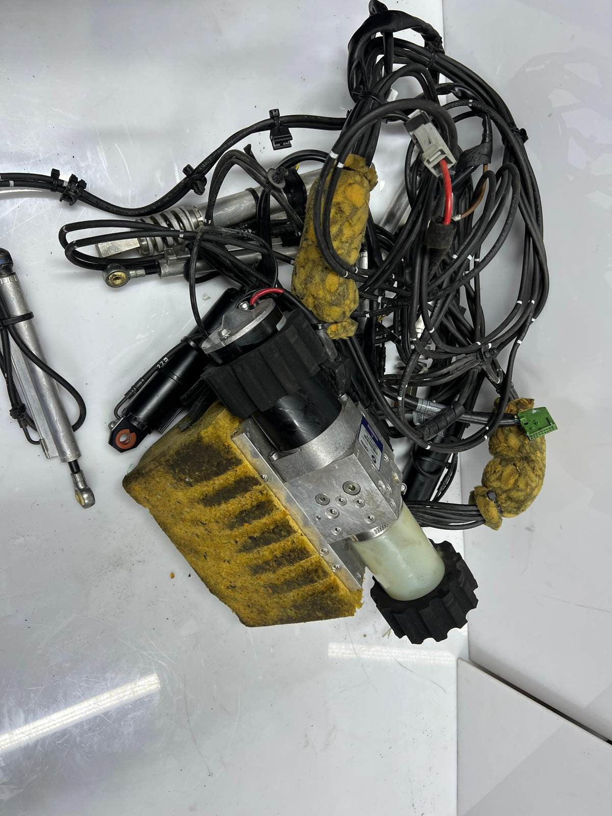 2007-2013 BMW 328i Convertible Roof Hydraulic Pump Motor 7128780