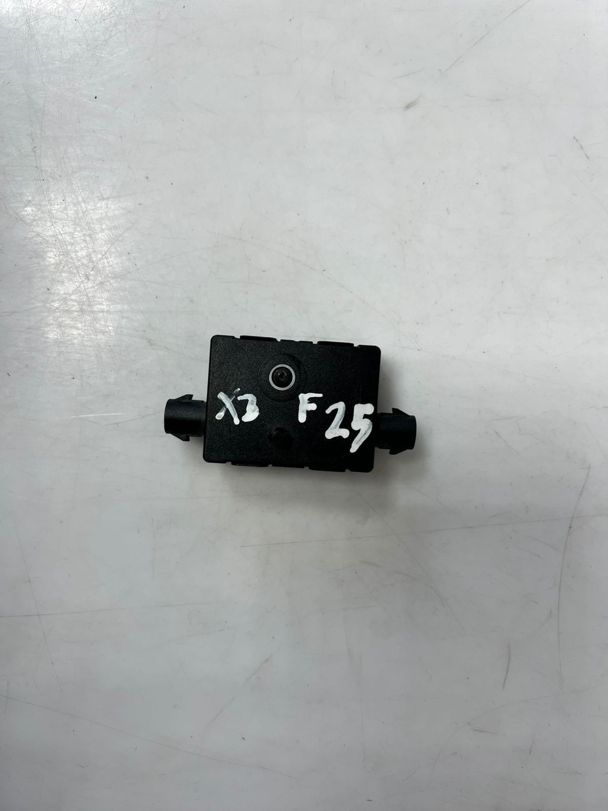 2017-2019 BMW X3 F25 DIVERSITY ANTENNA CONTROL MODULE 9181453