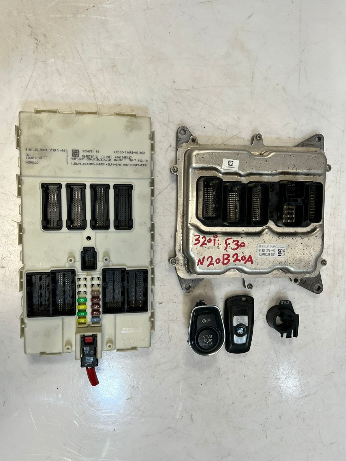 2014 BMW 320i F30 N20B20A Engine Control Module ECU SET DME+FEM+1KEY 8617375