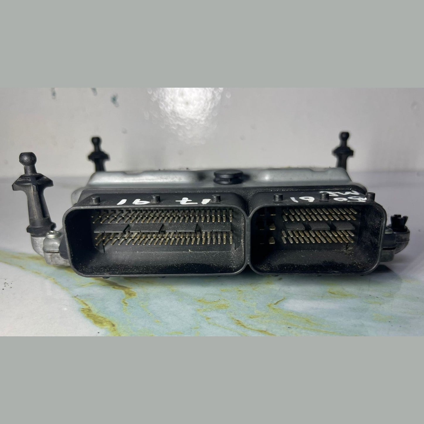 2006-2010 Mercedes-Benz R350 Engine Control Module A2721531779 W164 ML350