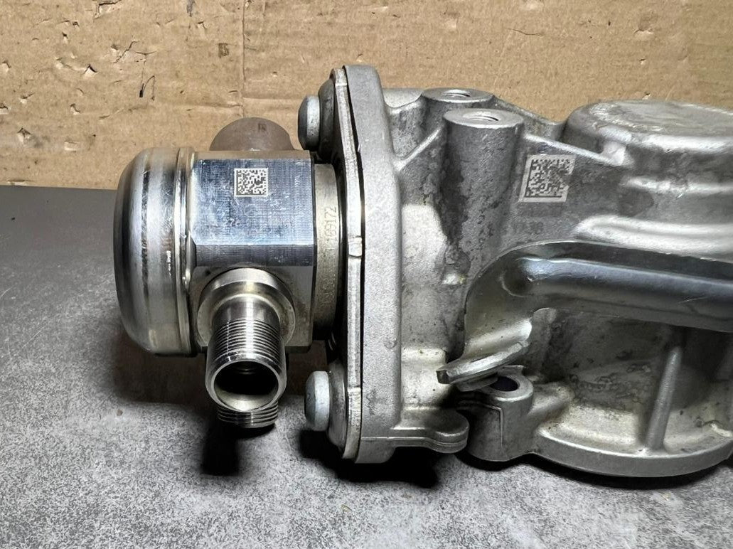 12-18 Mercedes W212 C300 M276 High Pressure Fuel Pump W/Housing A276 0700601 OEM