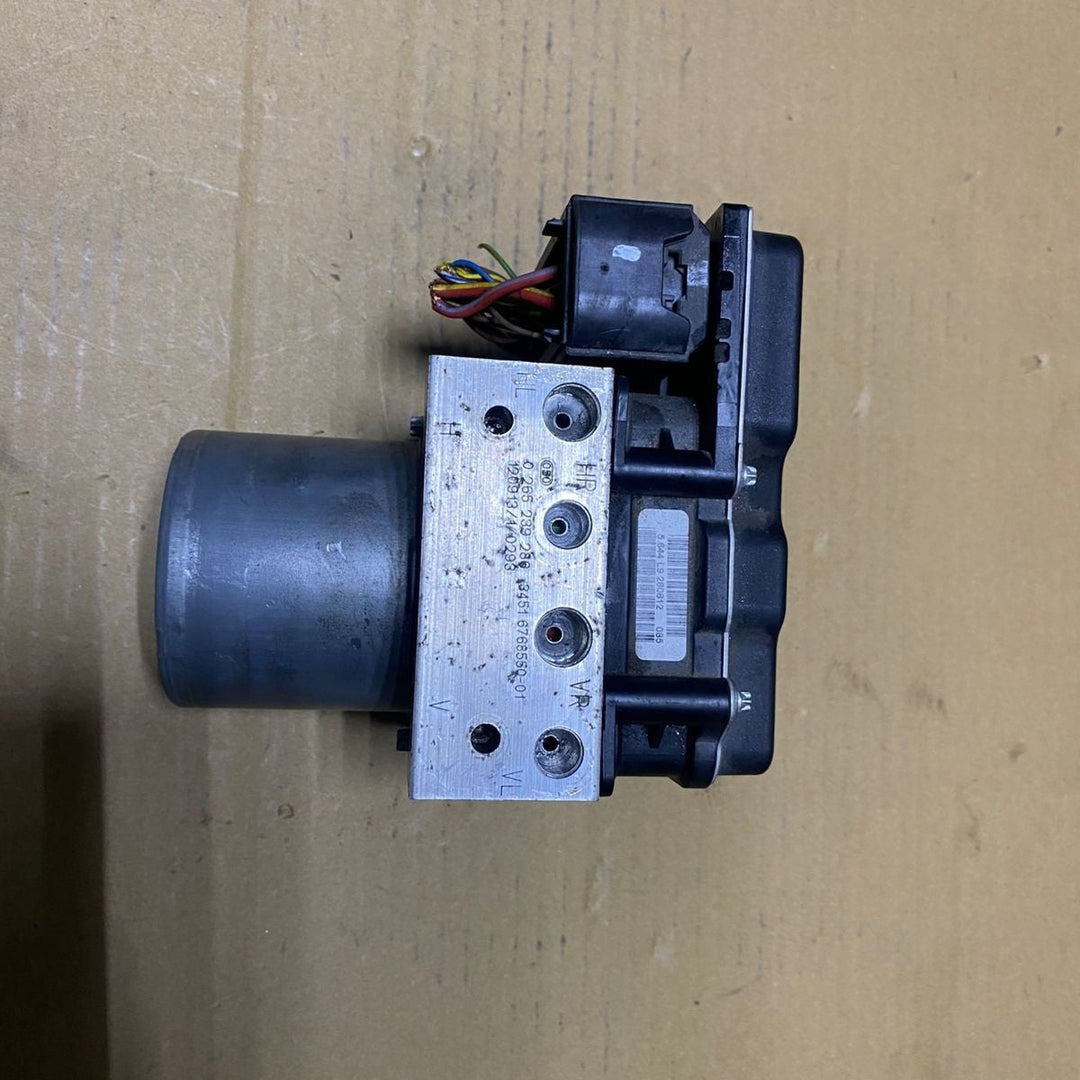 2013-2015 BMW X1 Abs Pump Module 6860214 X1 E84 2.0L antilock brake system
