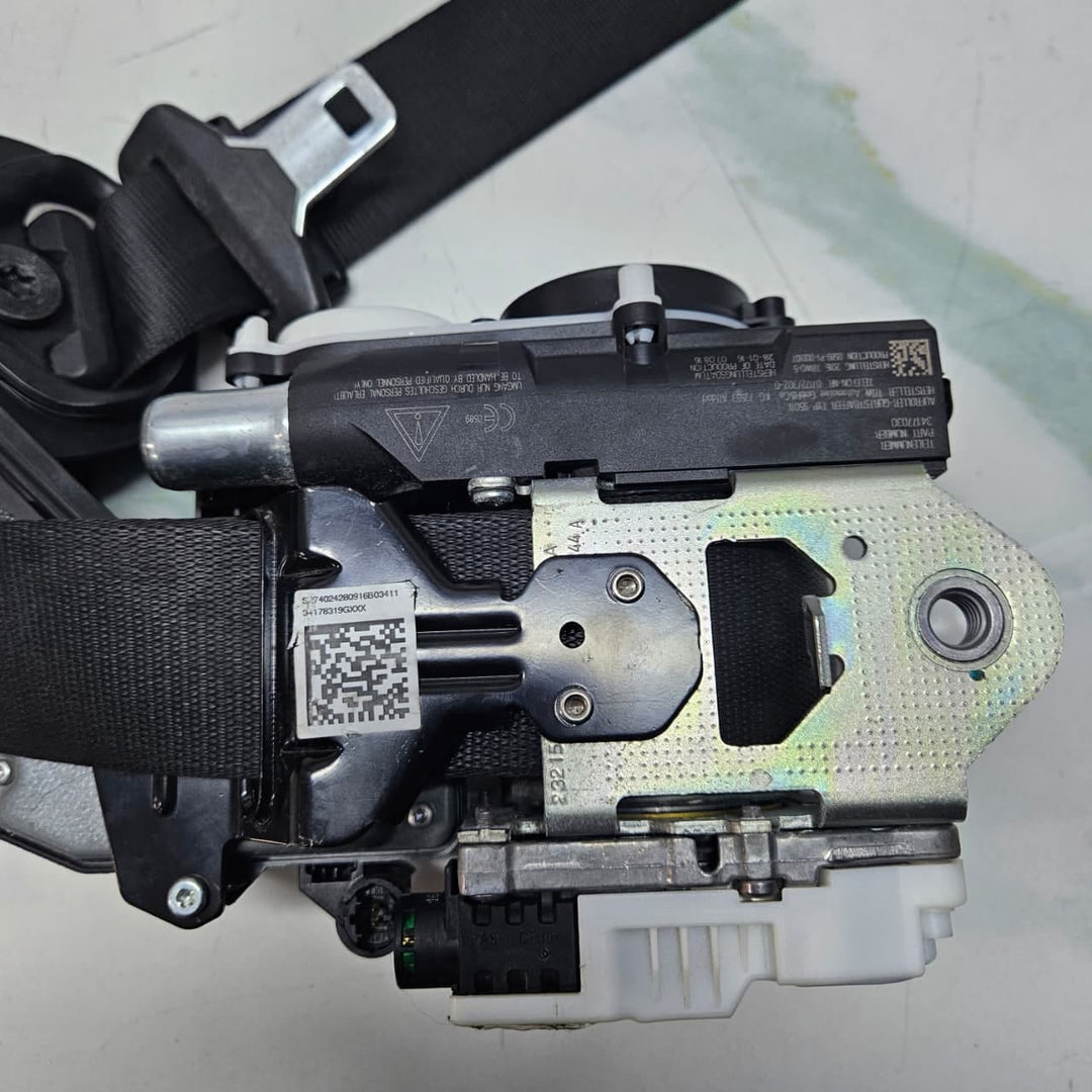 2016-2019 OEM BMW 7 Series G11 G12 Seat Belt Front Right 7402428