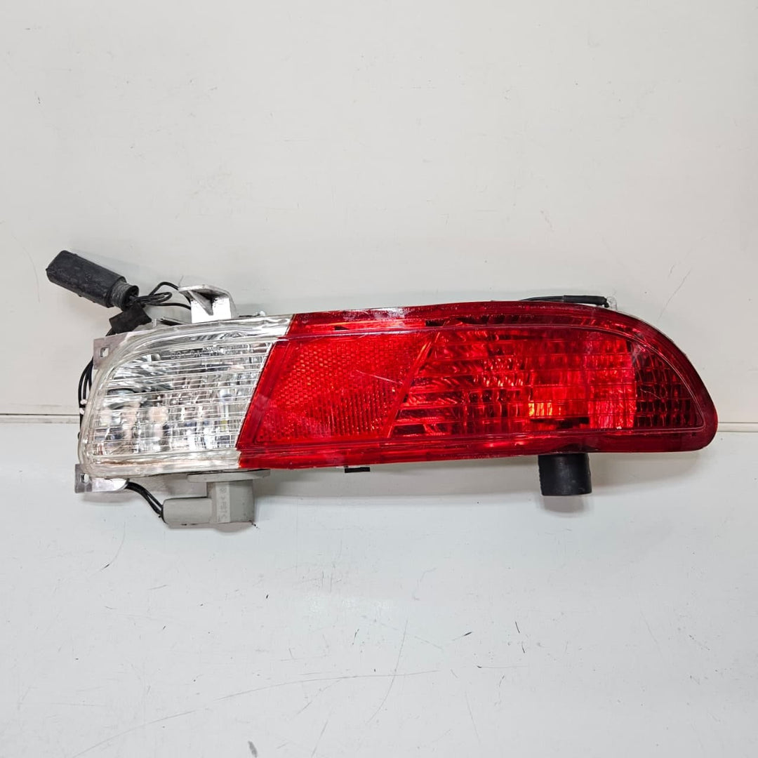 6911900-2004-2005 BMW 6 Series E63 E64 645Ci Taillight Rear Lower Right OEM