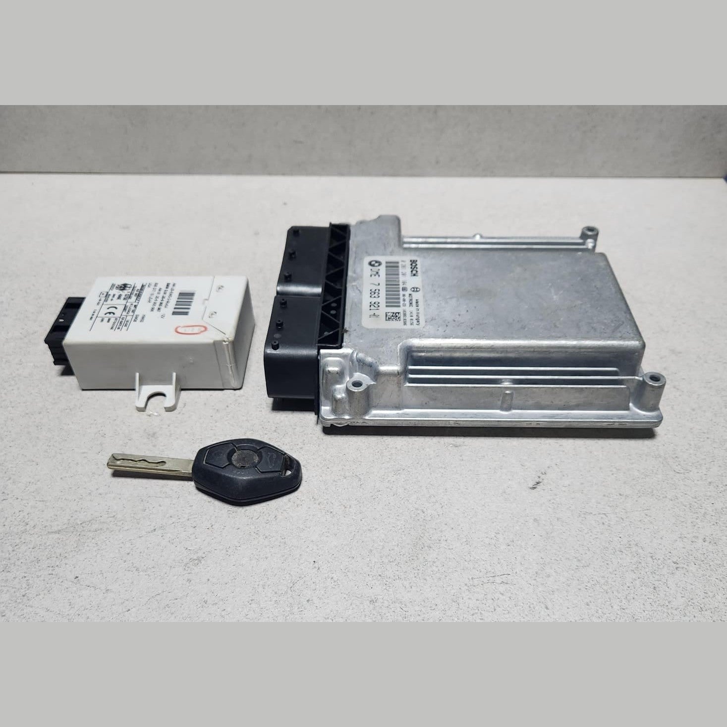 BMW N46 E46 Engine Control Unit DME ECU Set 7563921 OEM
