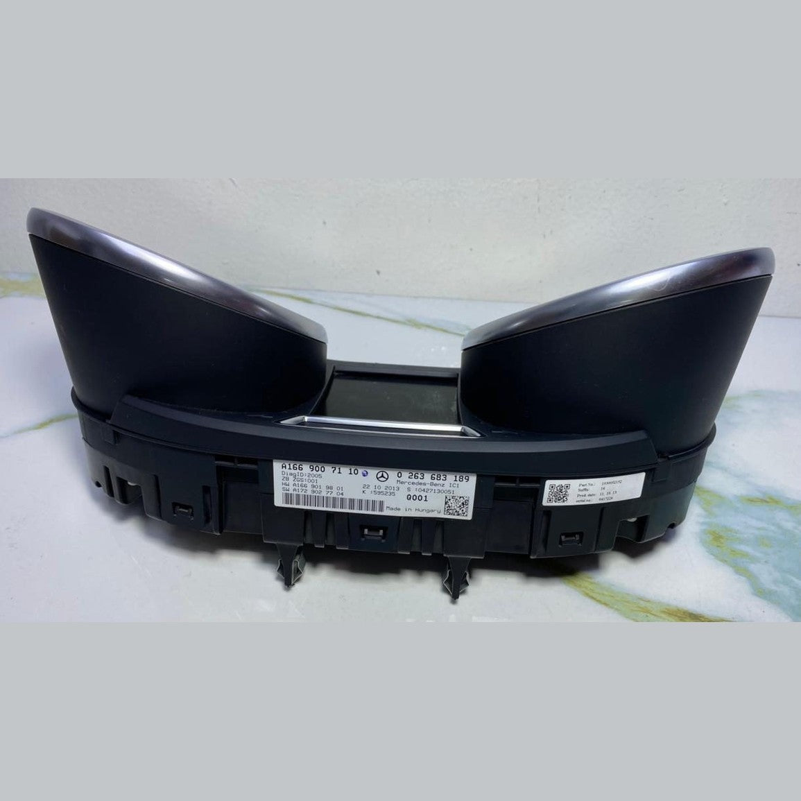 Benz Instrument Cluster A1669007110