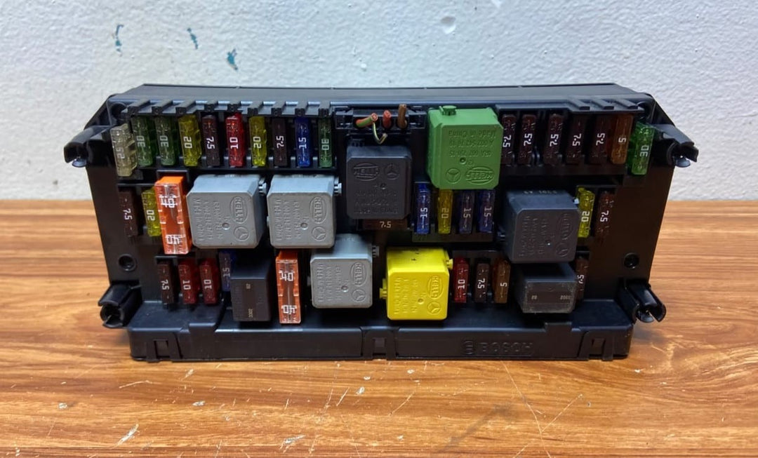 Mercedes-Benz Sam Control Module Front Integrated Fuse A2129004225 E-Class W212