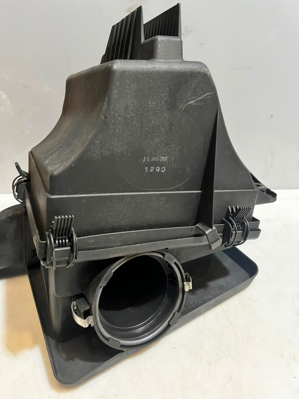 2001-2006 BMW 330Ci E46 3 Series Air Filter Housing 7501975 OEM