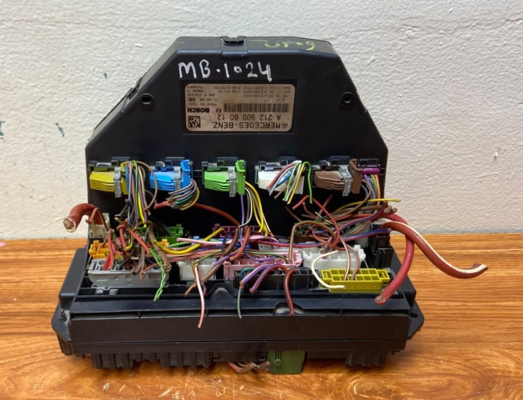 2010-1016 Mercedes E350 Front Sam Fuse Box Control Unit A2129006012 W204 W212