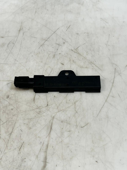 BMW F20, F21, F22, F30, F31, F35, F52, F87 Keyless Entry Antenna Module 9220831