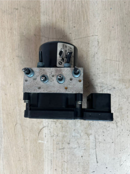 12-16 BMW F30 328i ABS Anti-Lock Brake System Pump Control Module 6860731 OEM