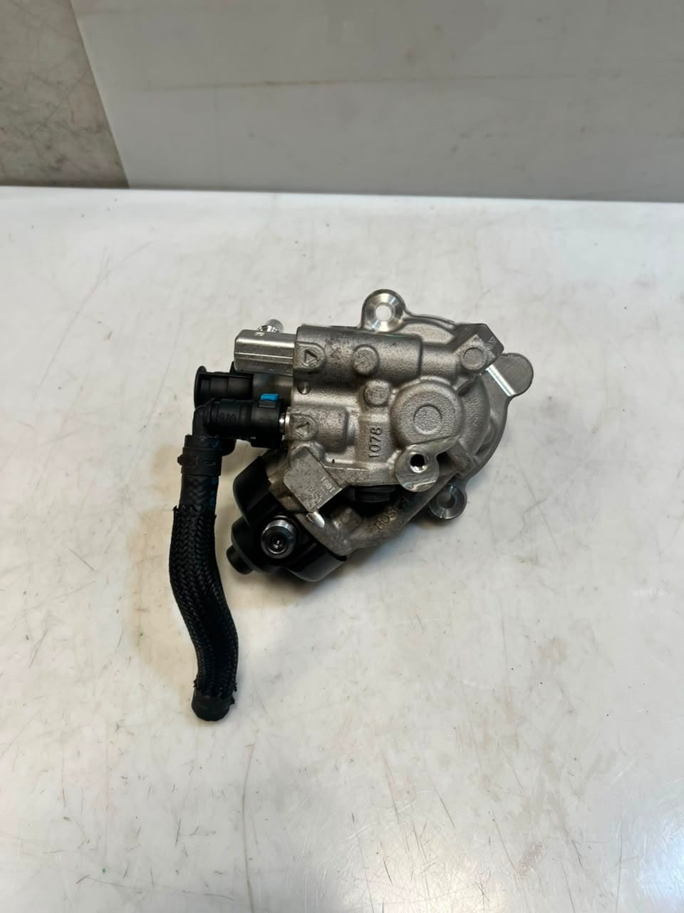 BMW 2' F45 F46 B47 F20 F30 F10 G30 Fuel Injection High Pressure Pump 8511626 