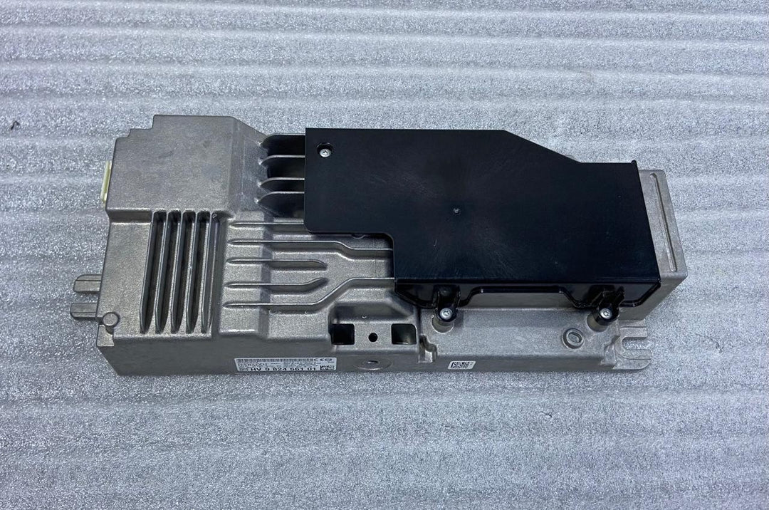 OEM BMW 530i 540i M5 F91 M8 F92 F93 AUDIO RECEIVER AMPLIFIER SURROUND 9824561