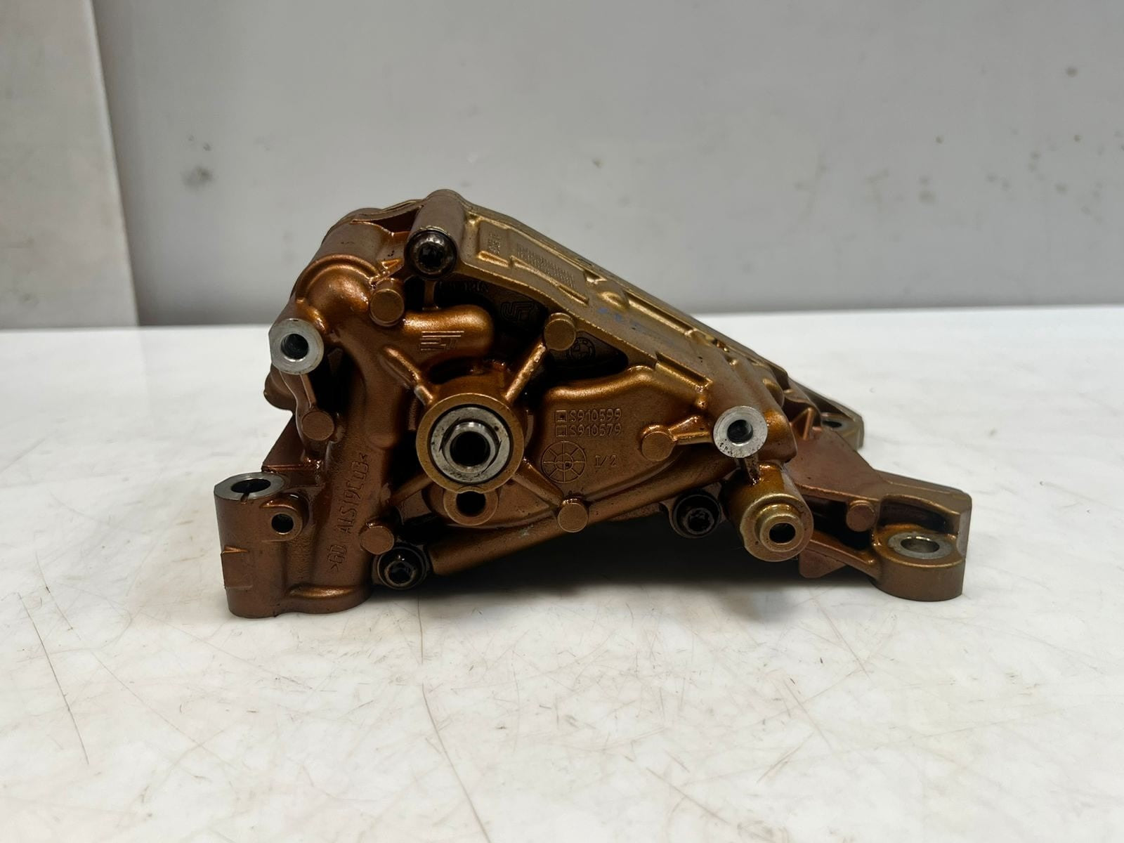 2011-2012 BMW X3 F25, 528i F10 and Z4 E89 3.0L Engine Oil Pump 7573748 OEM