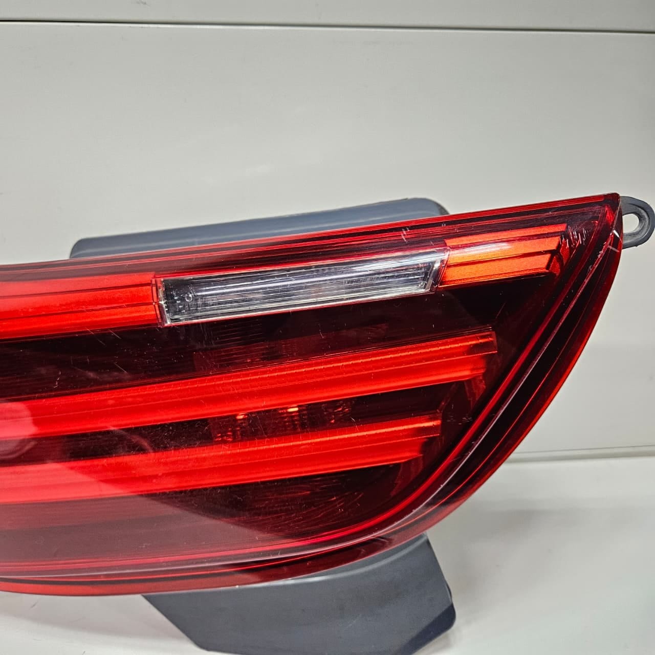 7306167-2014-2017 BMW5 Series F07 550i GT xDrive Rear Light in Trunk Lid Left 