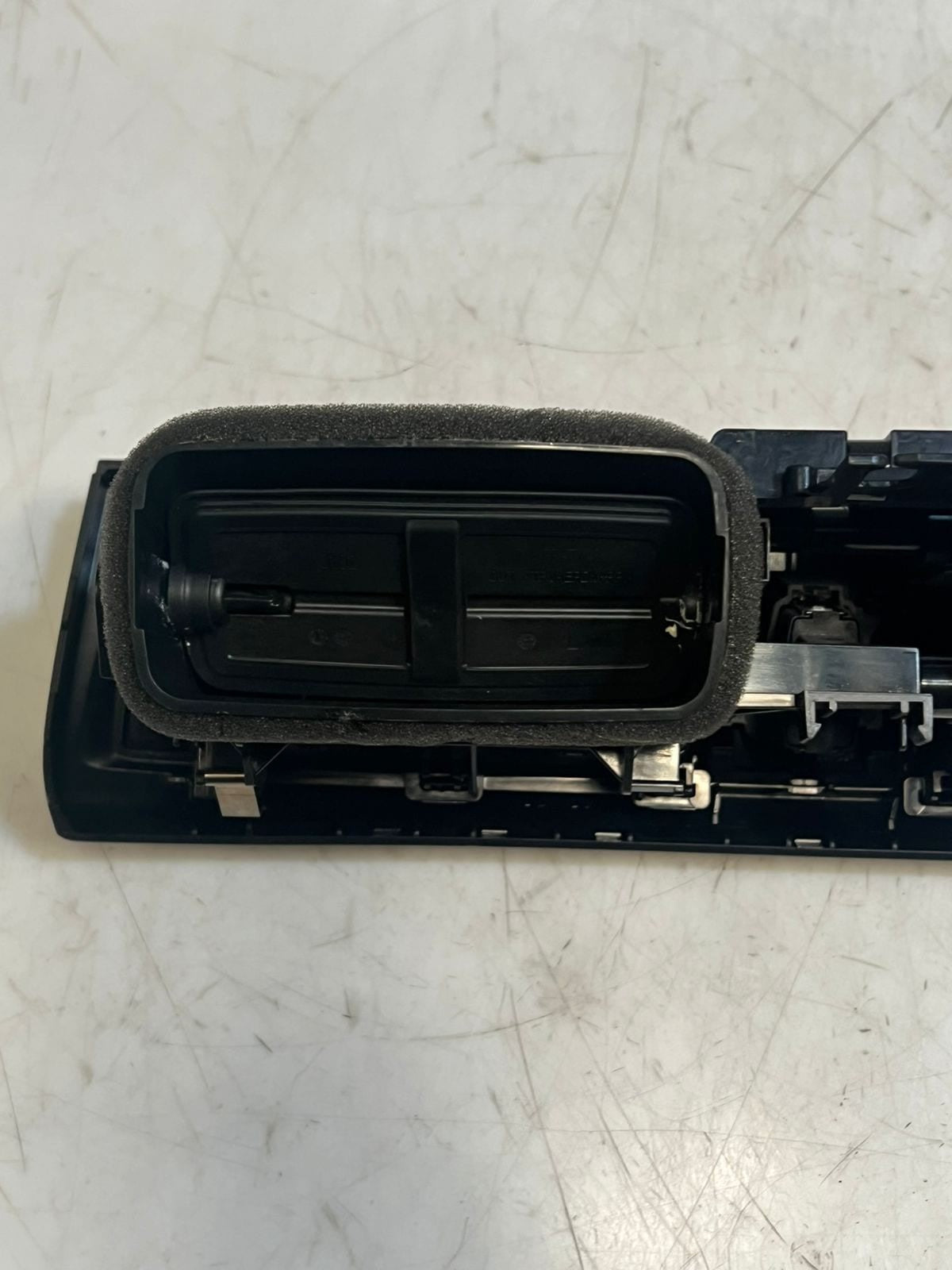 BMW 1 2 Series F20 F21 F22 F23 F2X Dashboard Center Air Vent 9205357 OEM